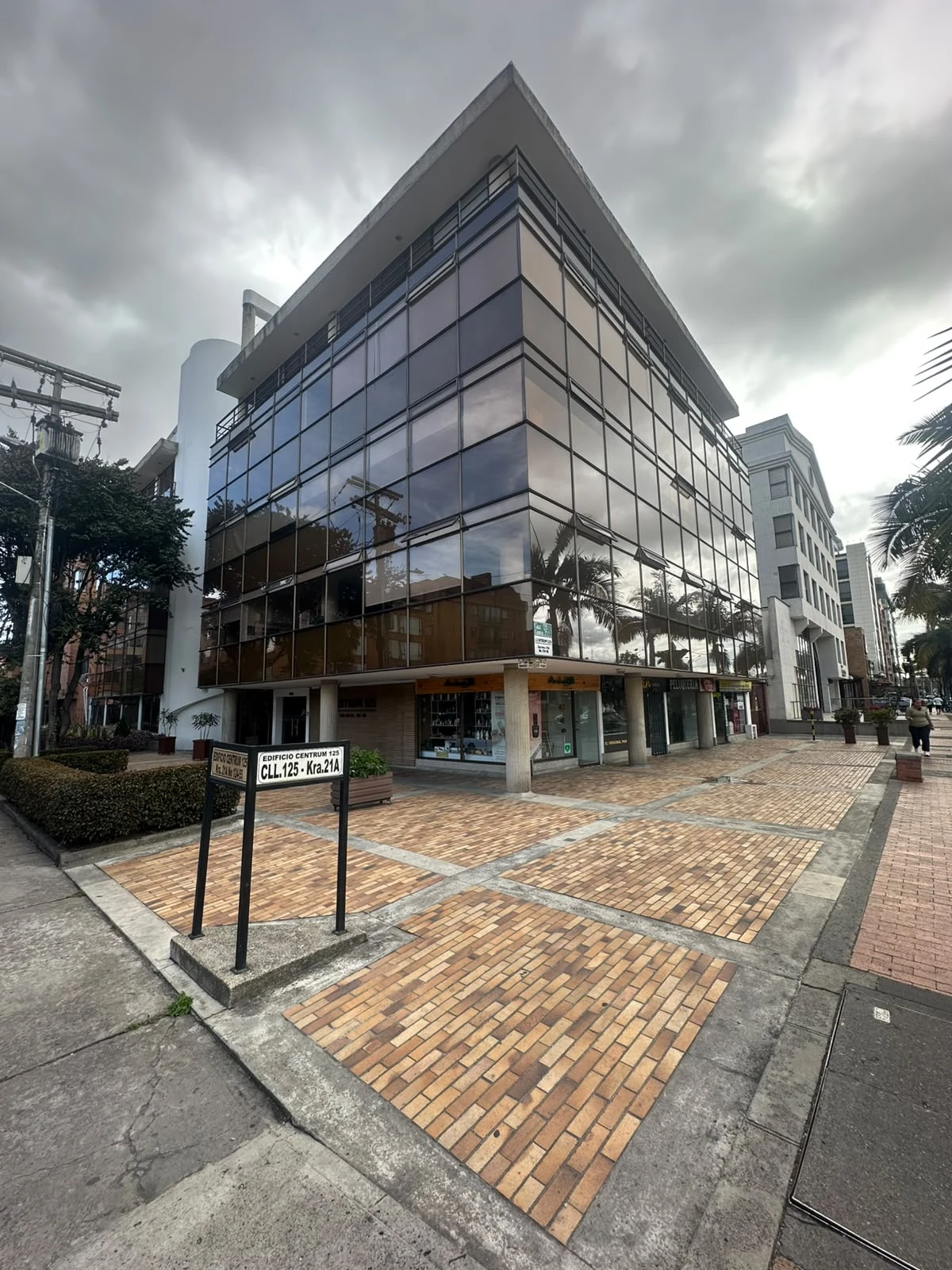 Fachada del edificio donde funciona Medical Center 125, en la Carrera 21A #124-55 de Bogotá.